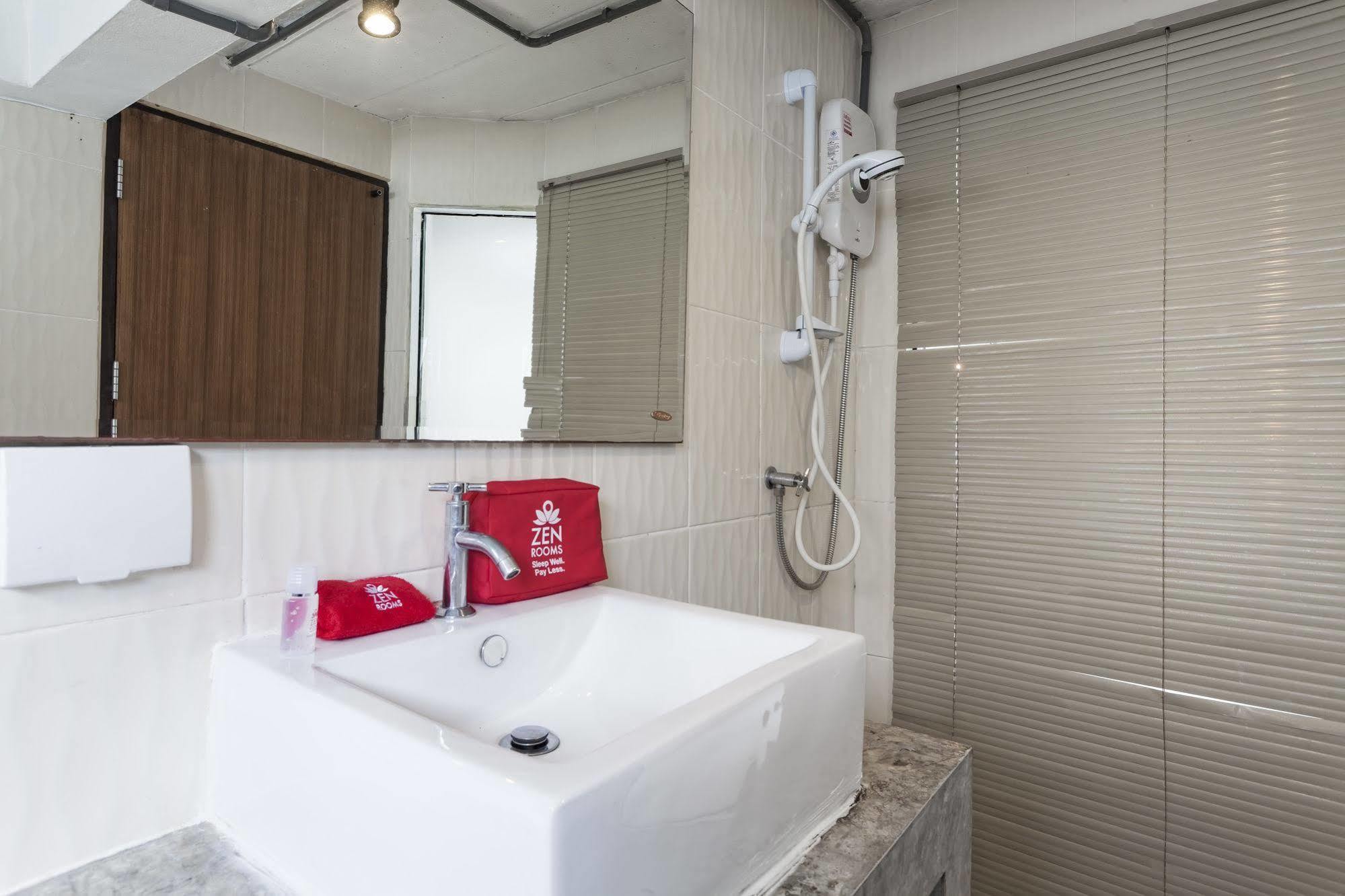 Zen Rooms Basic Nanai Phuket Patong Екстериор снимка