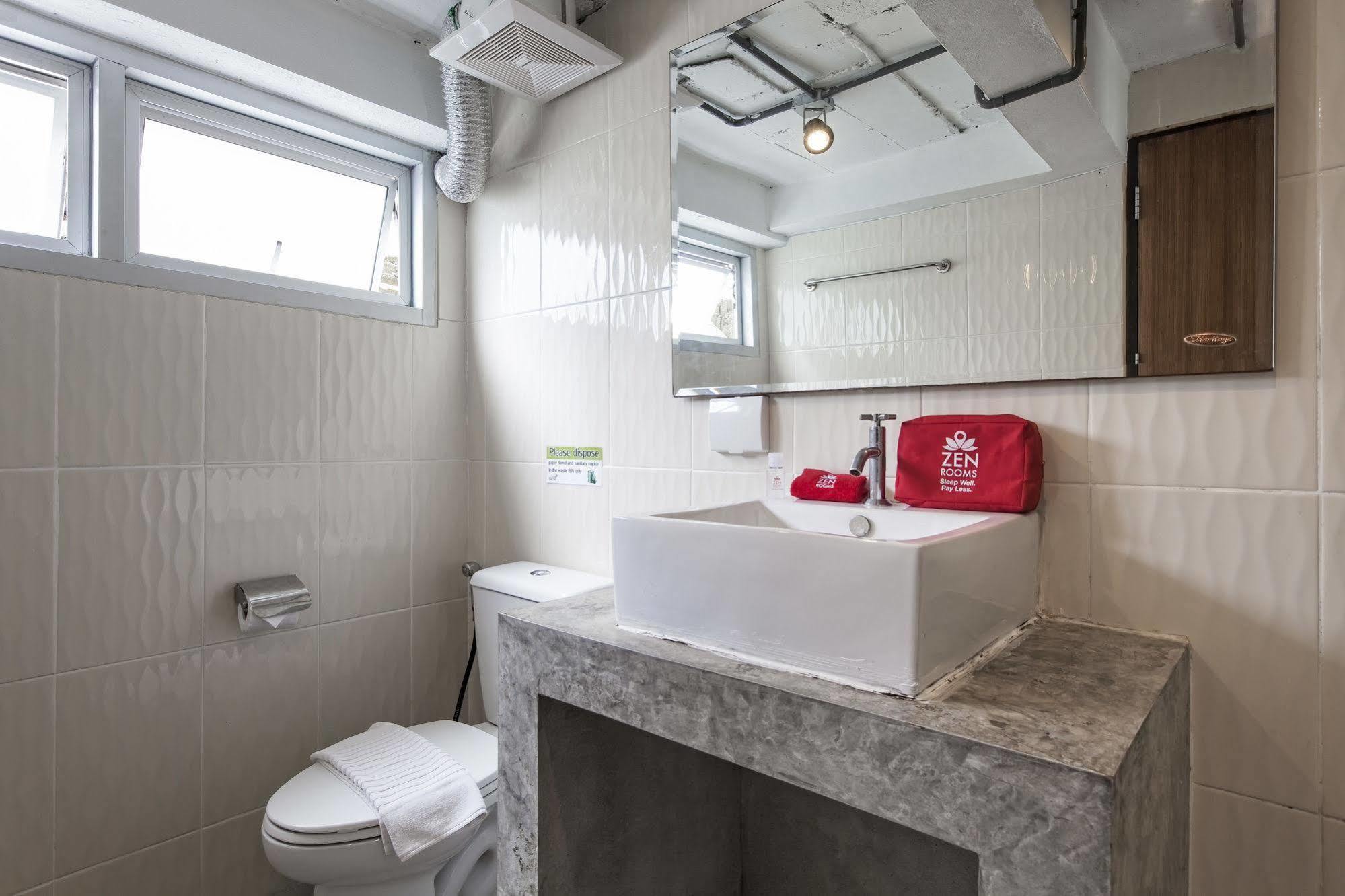 Zen Rooms Basic Nanai Phuket Patong Екстериор снимка