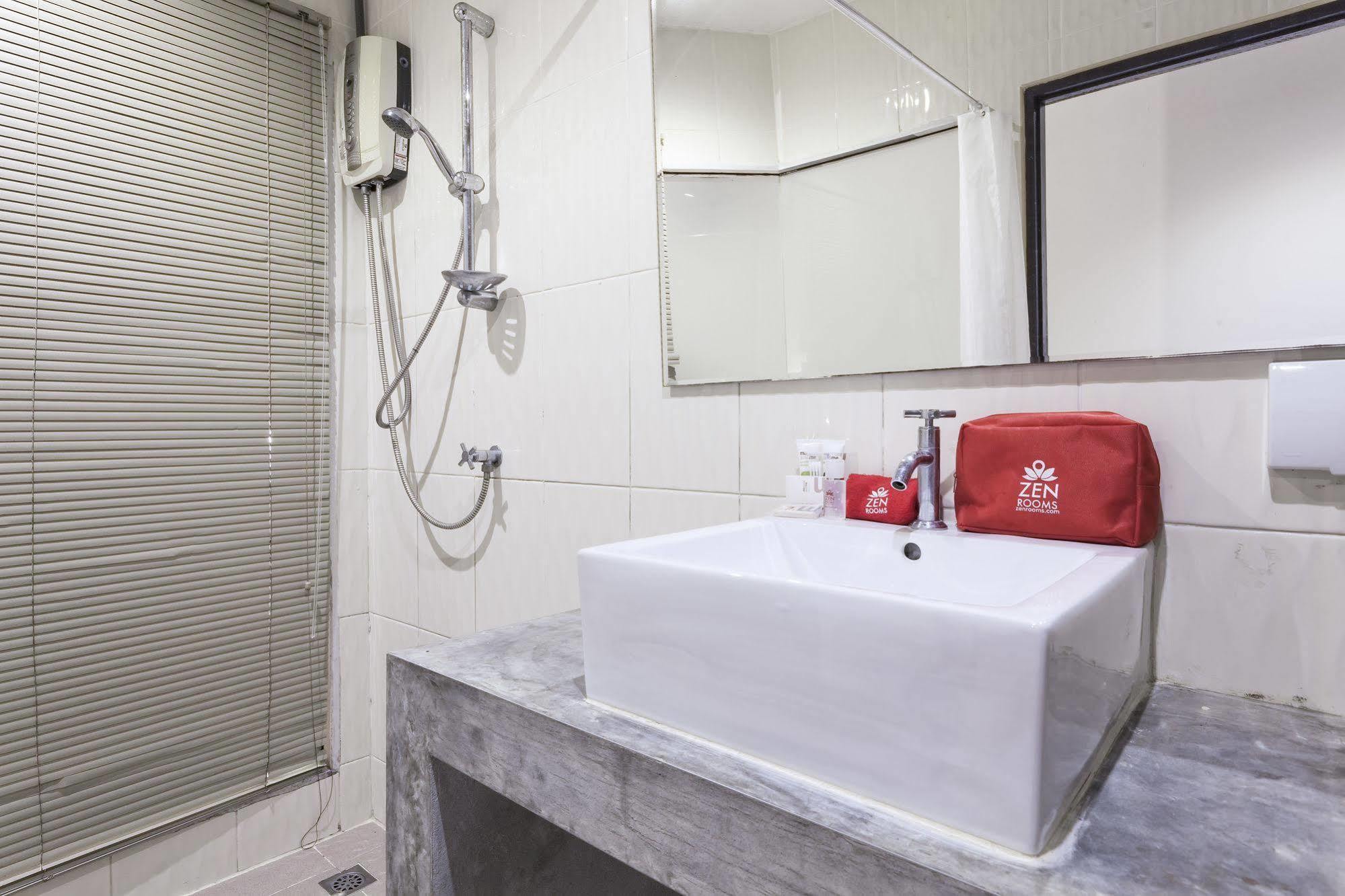 Zen Rooms Basic Nanai Phuket Patong Екстериор снимка